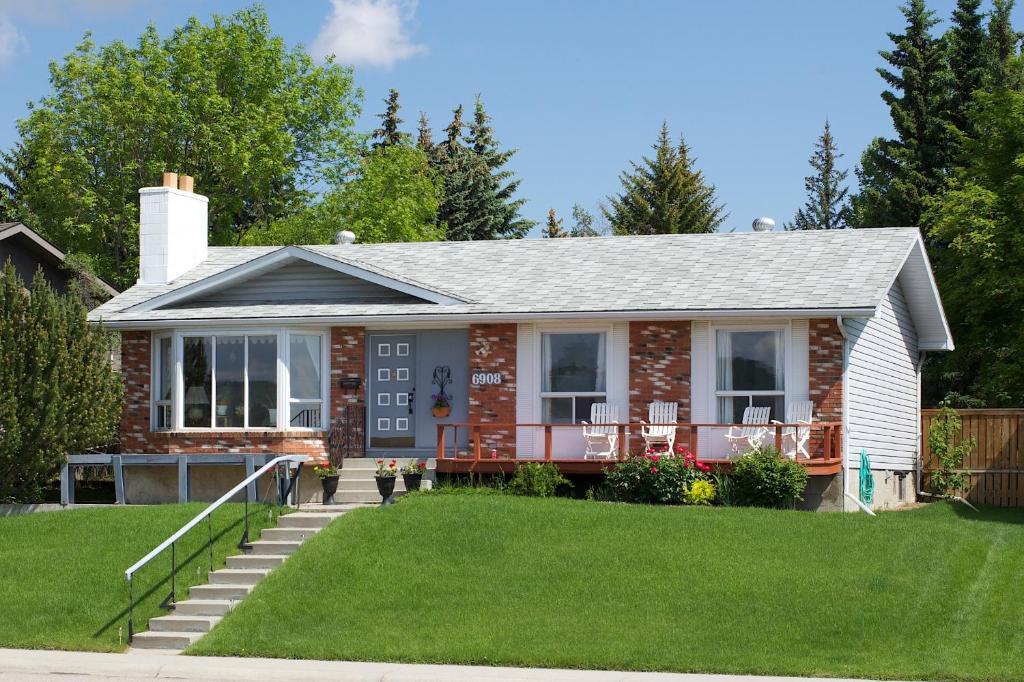 Cozy Nest Bed & Breakfast Калґарі Екстер'єр фото